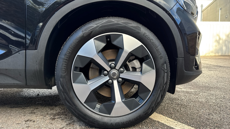 Volvo XC40 2.0 B4P Plus Dark 5dr Auto Petrol Estate